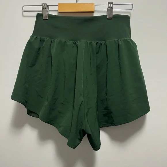 NWOT P’tula Flow Track Short in Hunter Green Women’s size Medium - Picture 4 of 5